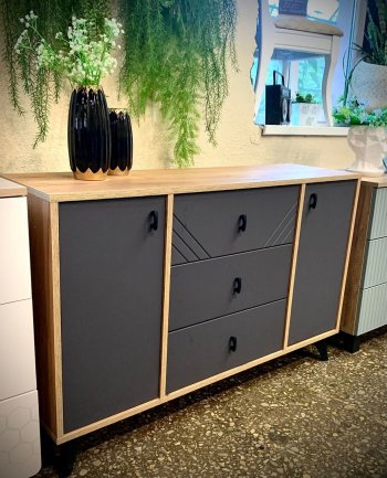 Комод 3 ящ. двухств. Байкал Графит/Дуб золотой (СВ) в Ивделе - ivdel.mebel-e96.ru